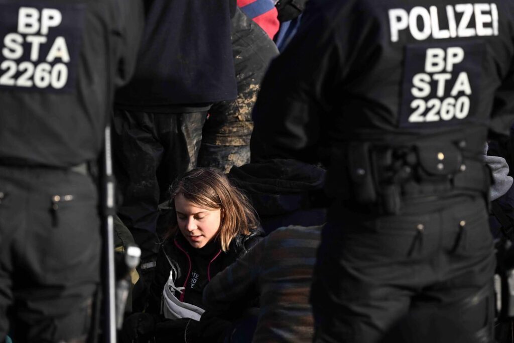 Lützerath: Nein, kurzzeitige Festnahme von Greta Thunberg durch die Polizei war nicht inszeniert - Featured image
