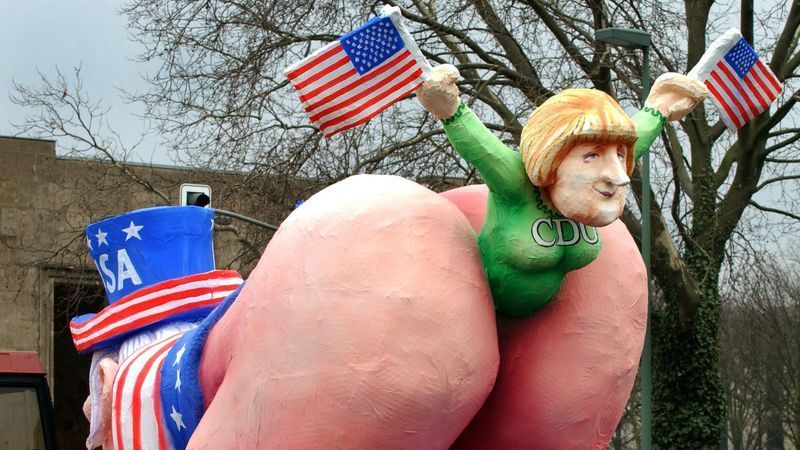 Karnevalswagen zeigte Angela Merkel im Hinterteil von Uncle Sam - Featured image
