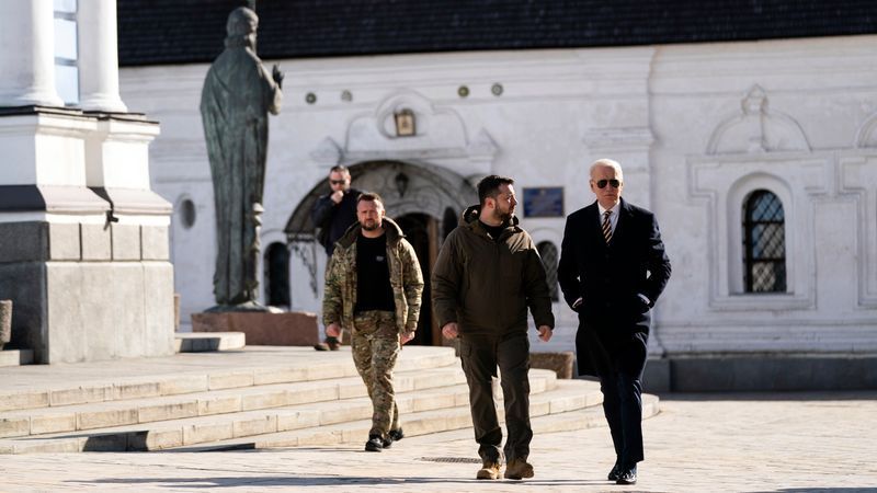 Bei Biden-Besuch war Selenskyjs Leibwächter zu sehen - Featured image