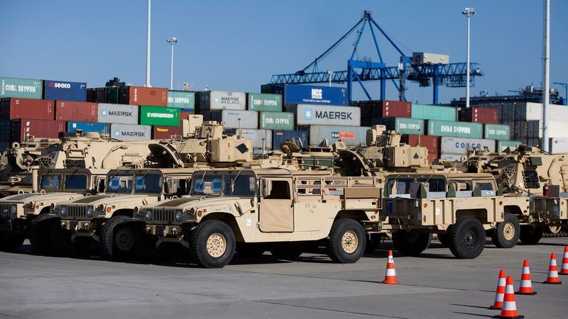 Nato-Militärfahrzeuge werden zurück in die USA verschifft - Featured image