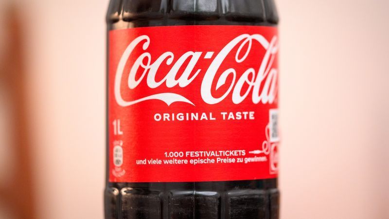 Coca-Cola wird mit Zuckerkulör gefärbt - Featured image