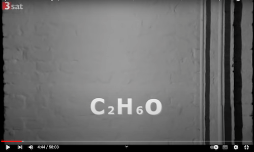 Ein Youtubevideo, in dem die chemische Formel C2H6O eingeblendet wird.