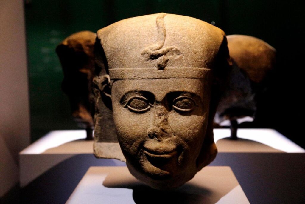 Altägyptische Statuen wurden nicht verstümmelt, weil manche Pharaonen schwarz waren - Featured image