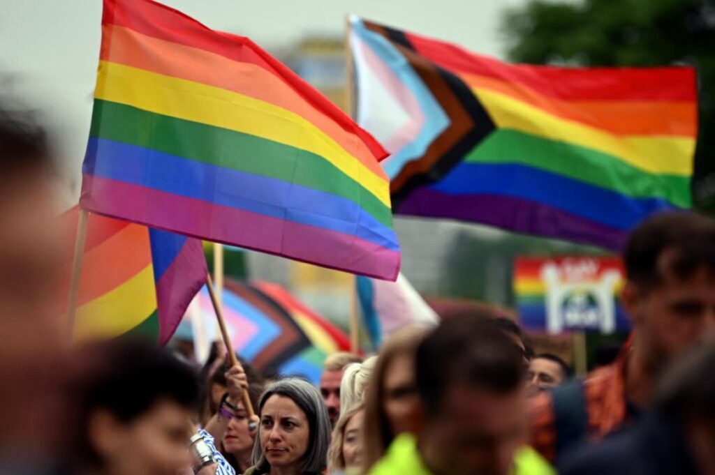 Anti-LGBTQ-Desinformation nimmt in Europa im Pride-Monat Juni zu - Featured image