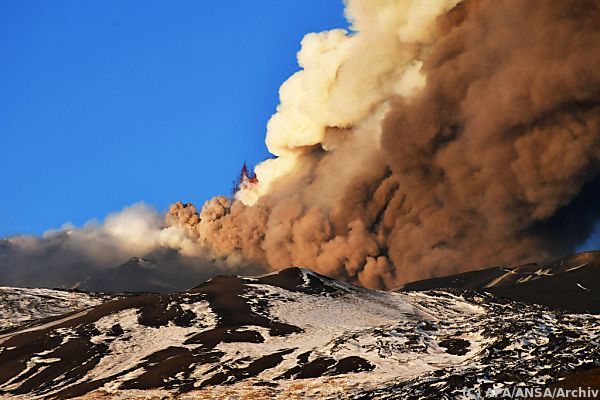 APA-Faktencheck: Menschheit stößt deutlich mehr CO2 aus als Vulkane - Featured image