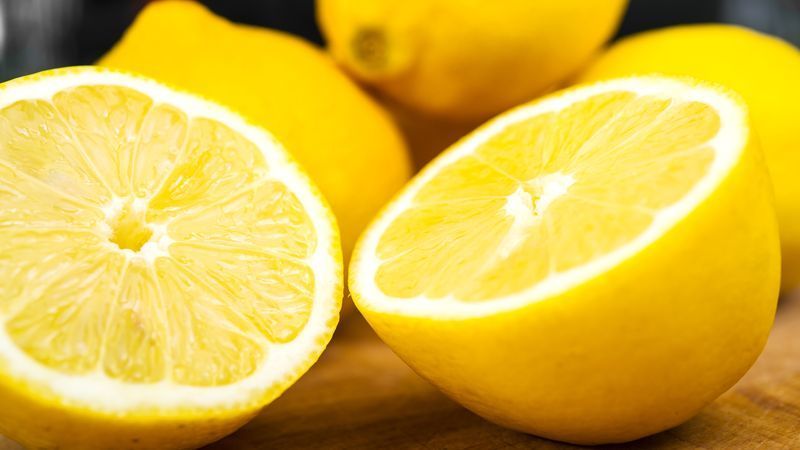 Zitronenöl gegen Mikroplastik? Institut für Risikobewertung rät von Einnahme ab