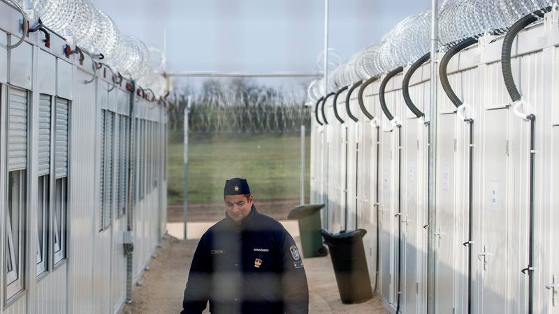 Video zeigt Menschen an EU-Außengrenze in Ungarn - Featured image