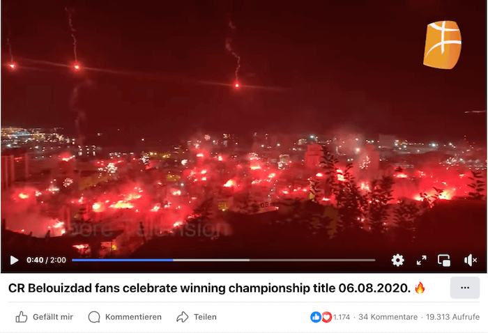Die Fans vom CR Belouizdad feiern immer wieder mit bengalischem Feuer und Leuchtraketen in Algier (Quelle: Facebook; Screenshot: CORRECTIV.Faktencheck)