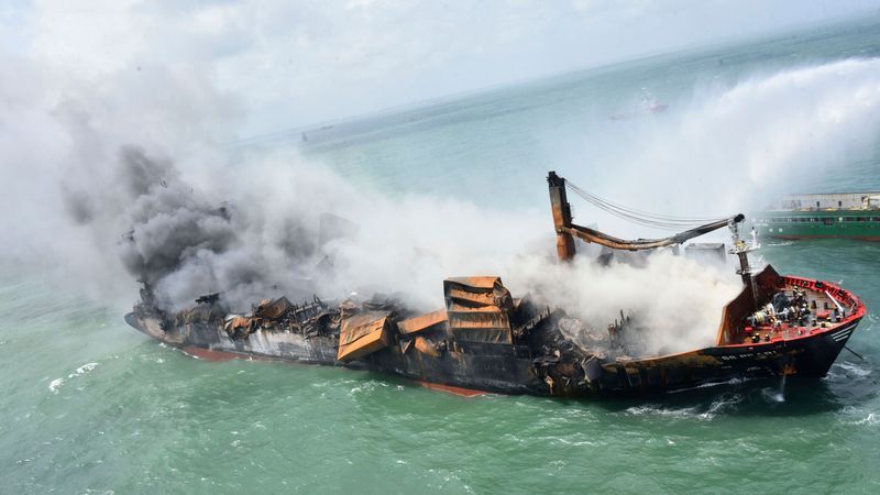 Altes Video eines brennenden Frachtschiffs in falschem Kontext verbreitet - Featured image