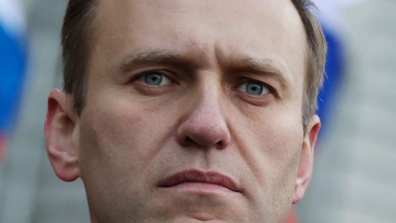 «Spiegel»-Titel manipuliert: Nawalny trug schwarzes Oberteil - Featured image