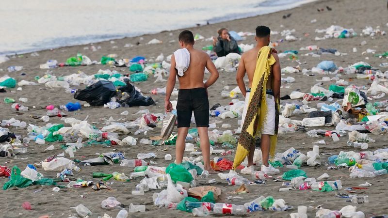 Müll in Málaga nach Johannisnacht, nicht nach Öko-Festival - Featured image