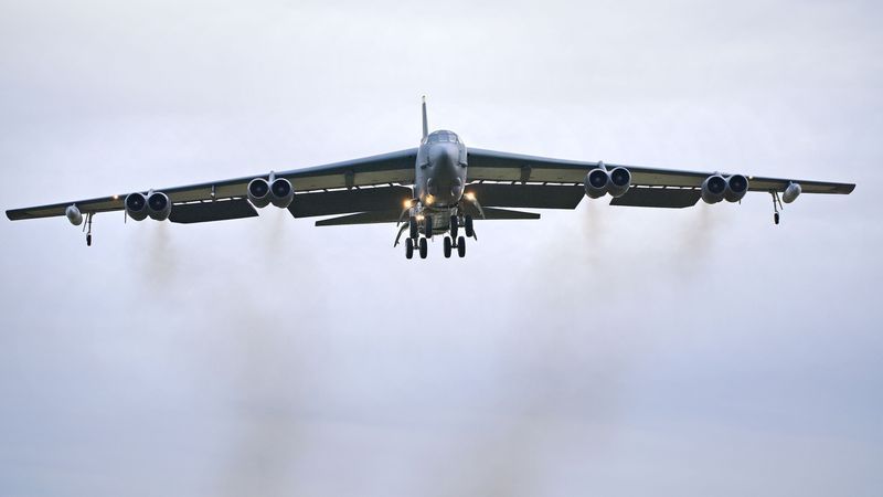 Video zeigt B-52-Bomber in England - Featured image