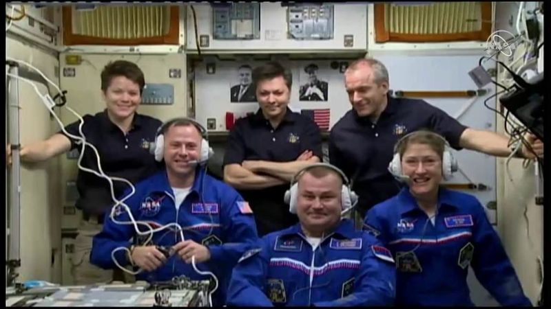 Livestream der Nasa zeigt nur Astronauten in Raumstation - Featured image