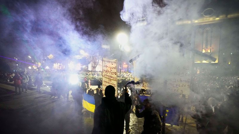 Video zeigt Protest in Tiflis statt Silvester in Deutschland - Featured image