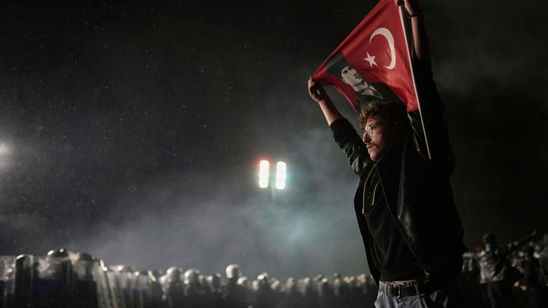 Proteste in Instanbul mit Videos aus Osttimor und Serbien illustriert - Featured image