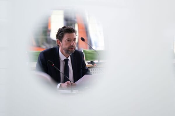 APA-Faktencheck: Gefälschtes "ZiB"-Interview mit Christian Drosten - Featured image