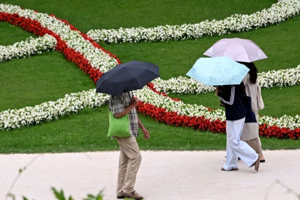 APA-Faktencheck: Verregneter Juli lässt Klima-Desinformation sprießen - Featured image