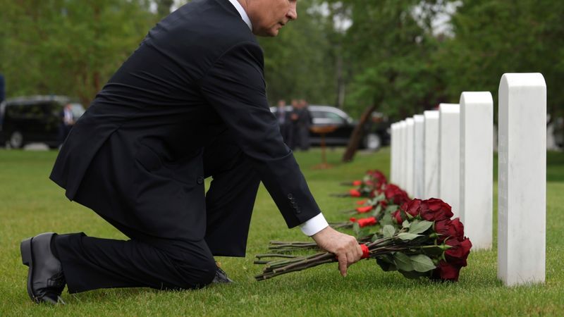Deutsche Medien berichteten über Putins Friedhofsbesuch - Featured image
