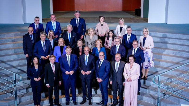 Schwarz-rote Koalition arbeitet trotz Kritik weiter - Featured image