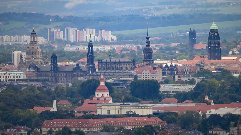 Falscher Bericht über Aufstände mit KI-Bild illustriert - Featured image