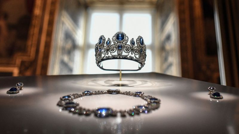 Französische Kronjuwelen aus dem Louvre weiter verschollen - Featured image