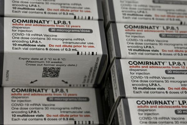 APA-Faktencheck: Kritik an US-Behauptungen zu Corona-Impfung - Featured image