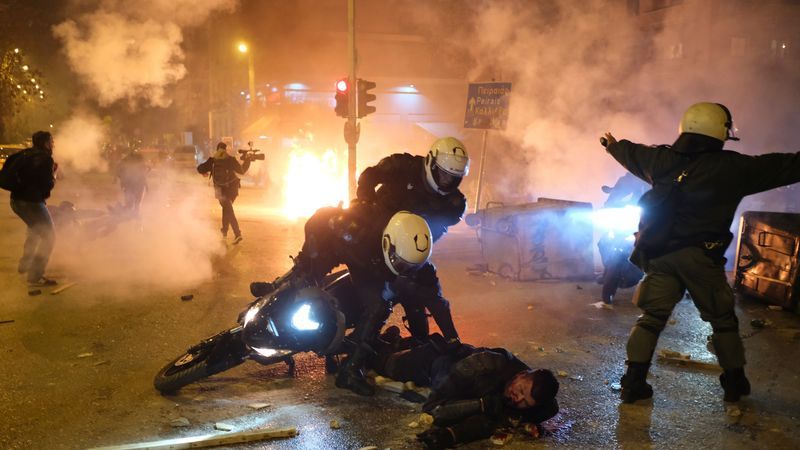 Bilder zeigen Ausschreitungen in Griechenland, nicht im Iran - Featured image