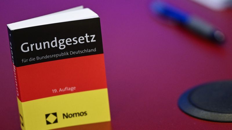 Die Verfassung von 1871 ist schon lange ungültig - Featured image