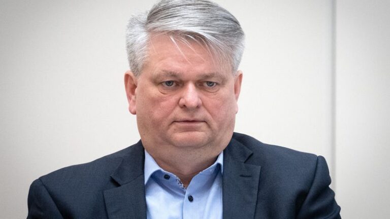 Nach Hitlergruß-Urteil irreführende Plakatmotive verbreitet - Featured image