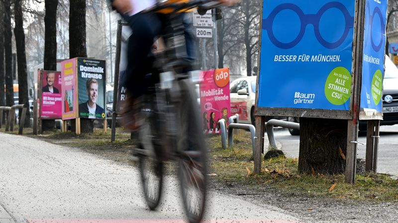 Grünen-Politikerin zeichnete Schrift auf Wahlplakat nach - Featured image