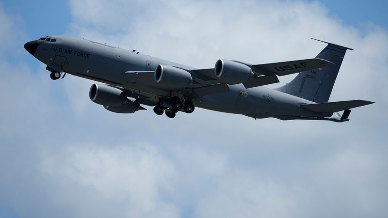 Internetnutzer teilen KI-Bild nach Absturz von US-Tankflugzeug - Featured image