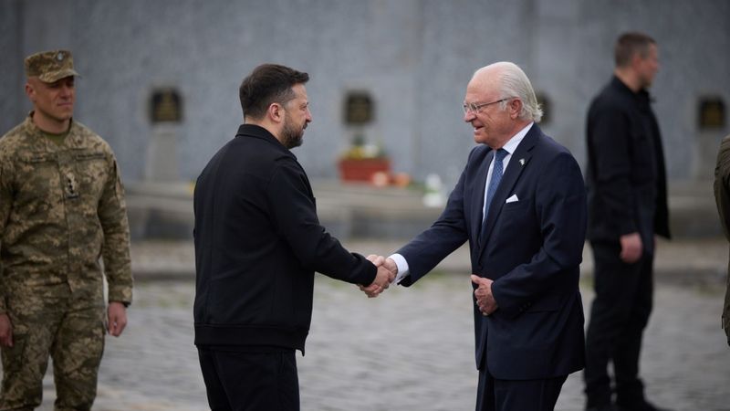 Video unterschlägt Handschlag zwischen Selenskyj und König Carl Gustaf - Featured image