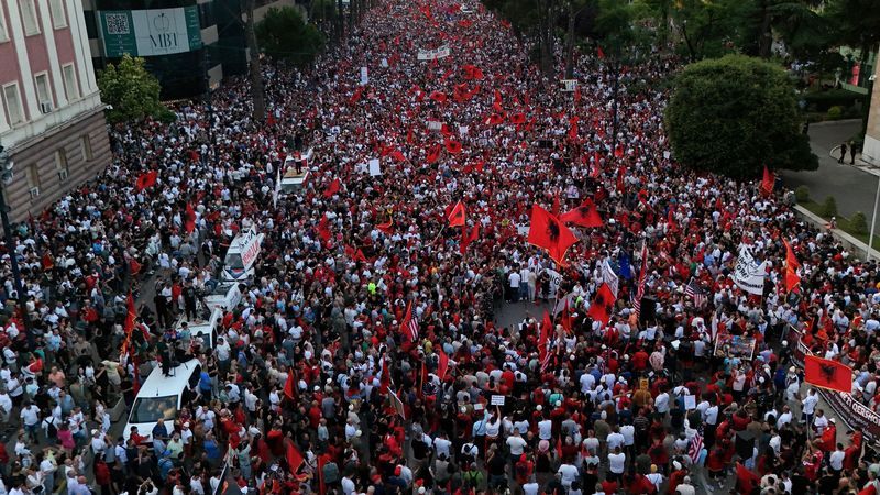 Video zeigt spanische Fußballfans, nicht Protest in Albanien - Featured image