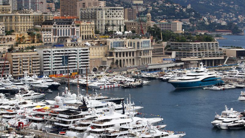 Bild von ukrainischem Minister vor Yacht ist eine Fälschung - Featured image